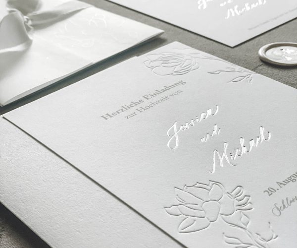 Papeterie-Serie Elegance, Einladungskarte zur Hochzeit mit Silberprägung und Blindprägung